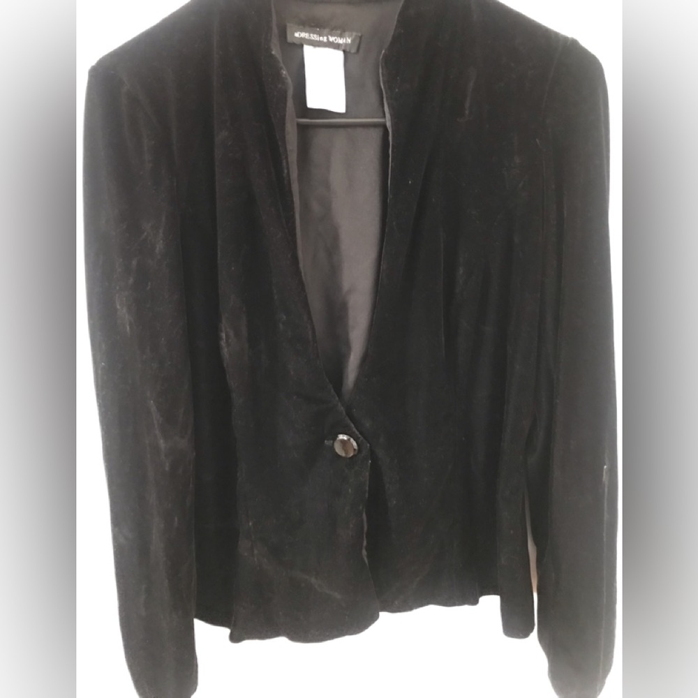 aDRESSing Woman Velvet Blazer!